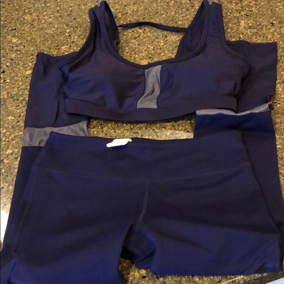 Matching Fabletics set - Picture 3 of 4
